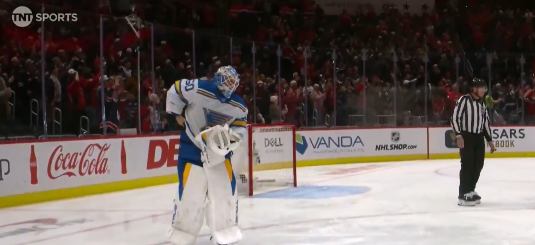 900e but d&#039;Ovechkin : Jordan Binnington s&#039;enfuit avec la rondelle