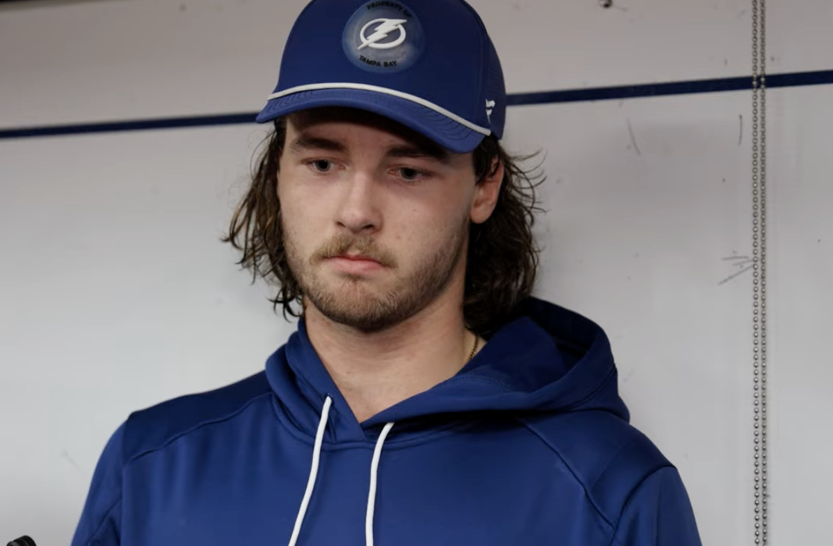 Simon « Snake » Boisvert cible Conor Geekie pour le CH