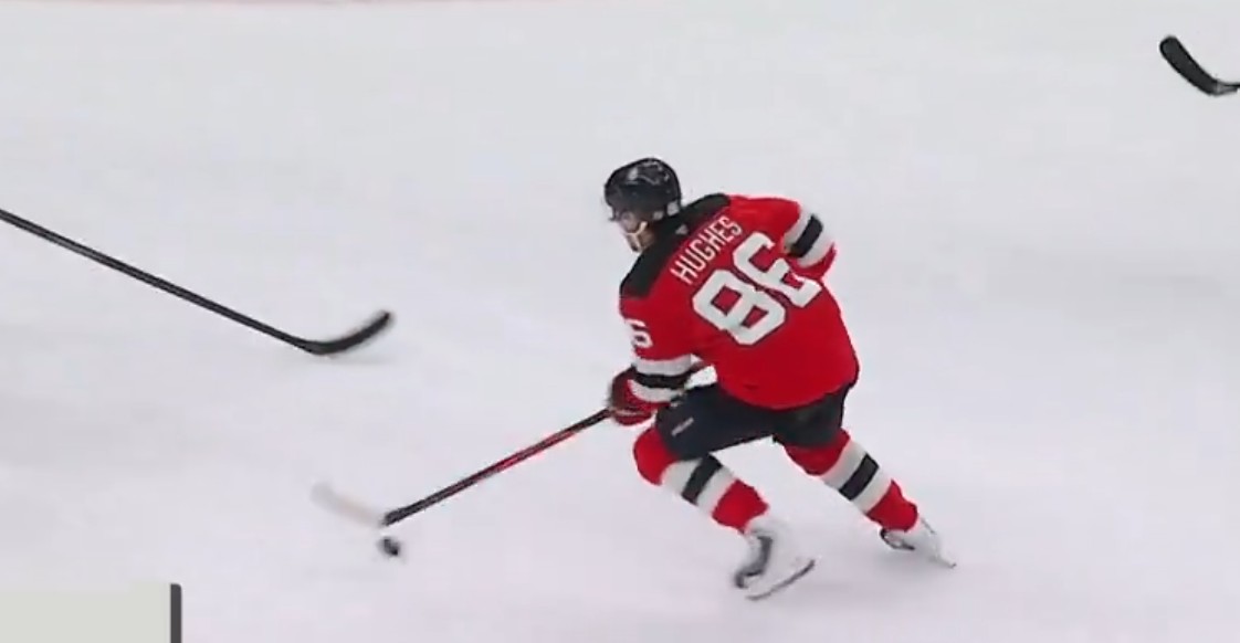 Blessure : Jack Hughes s&#039;est coupé la main lors d&#039;un souper d&#039;équipe