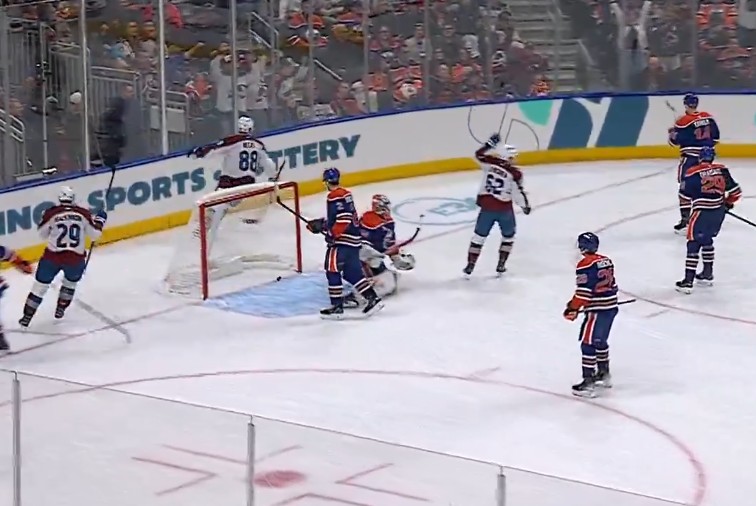 Top-5 : une avalanche de neuf buts détruit les Oilers chez eux