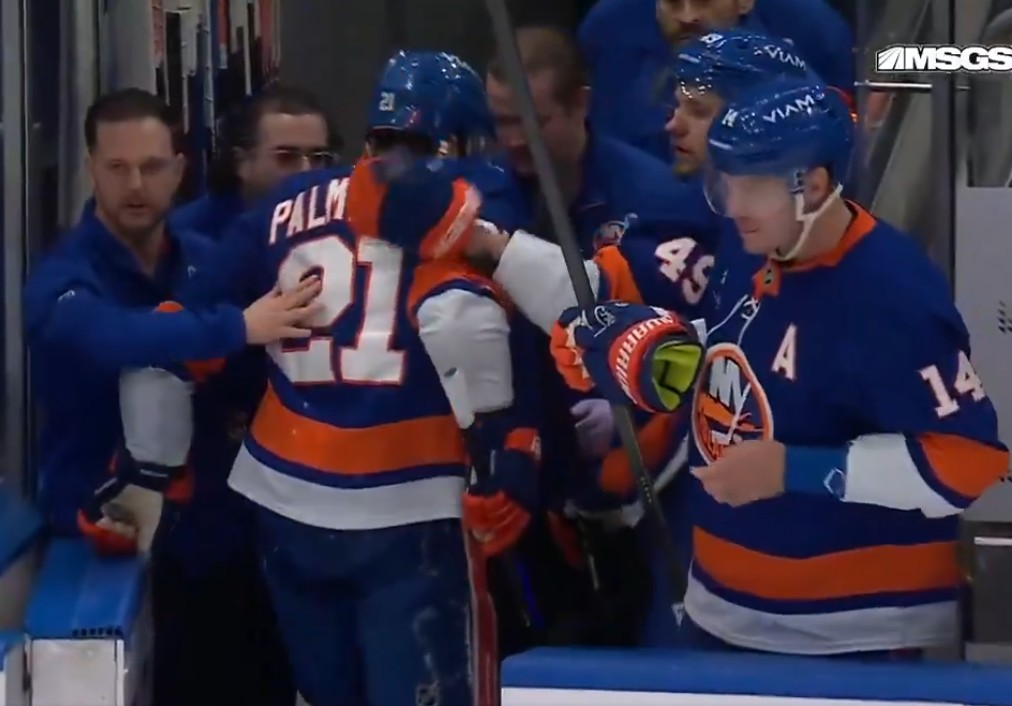 Top-5 : Kyle Palmieri se blesse, mais exécute une passe en se dirigeant au vestiaire