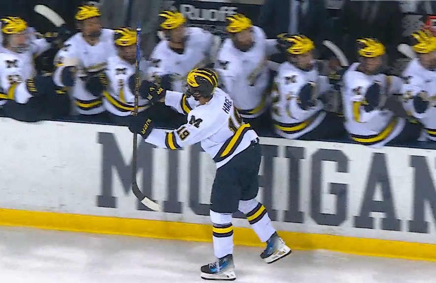 Michael Hage inscrit deux buts dans une énorme victoire du Michigan