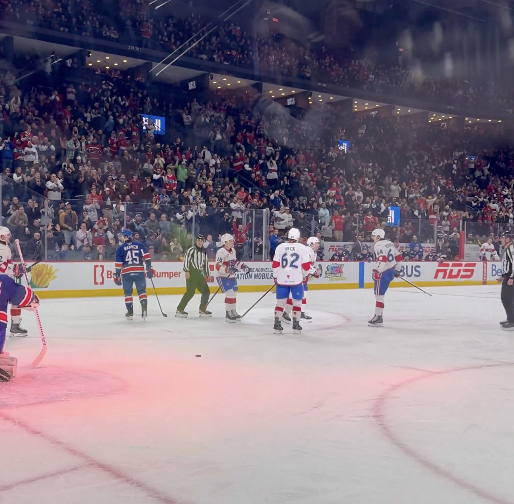 David Reinbacher récolte son premier point dans la victoire du Rocket