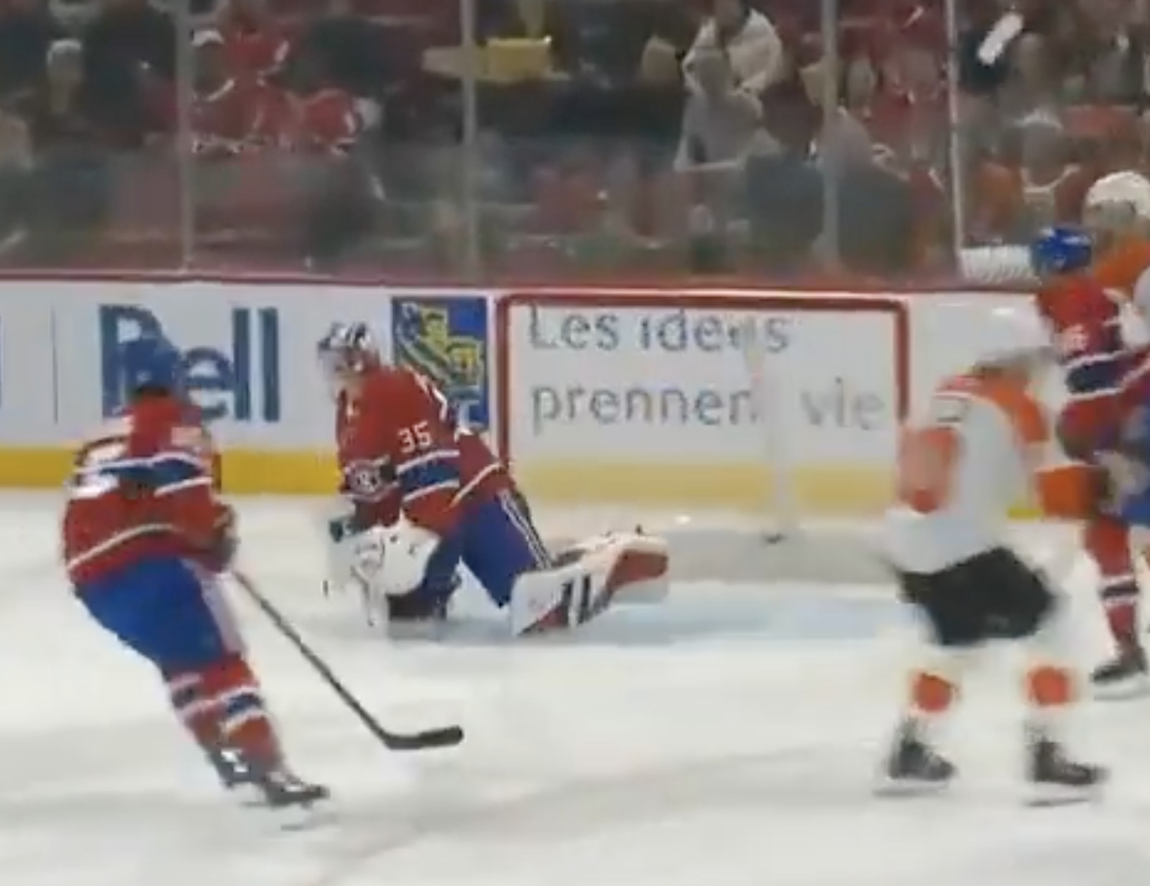 3 buts sur 5 tirs (devant les patrons d&#039;Équipe Canada) : début de match difficile pour Montembeault