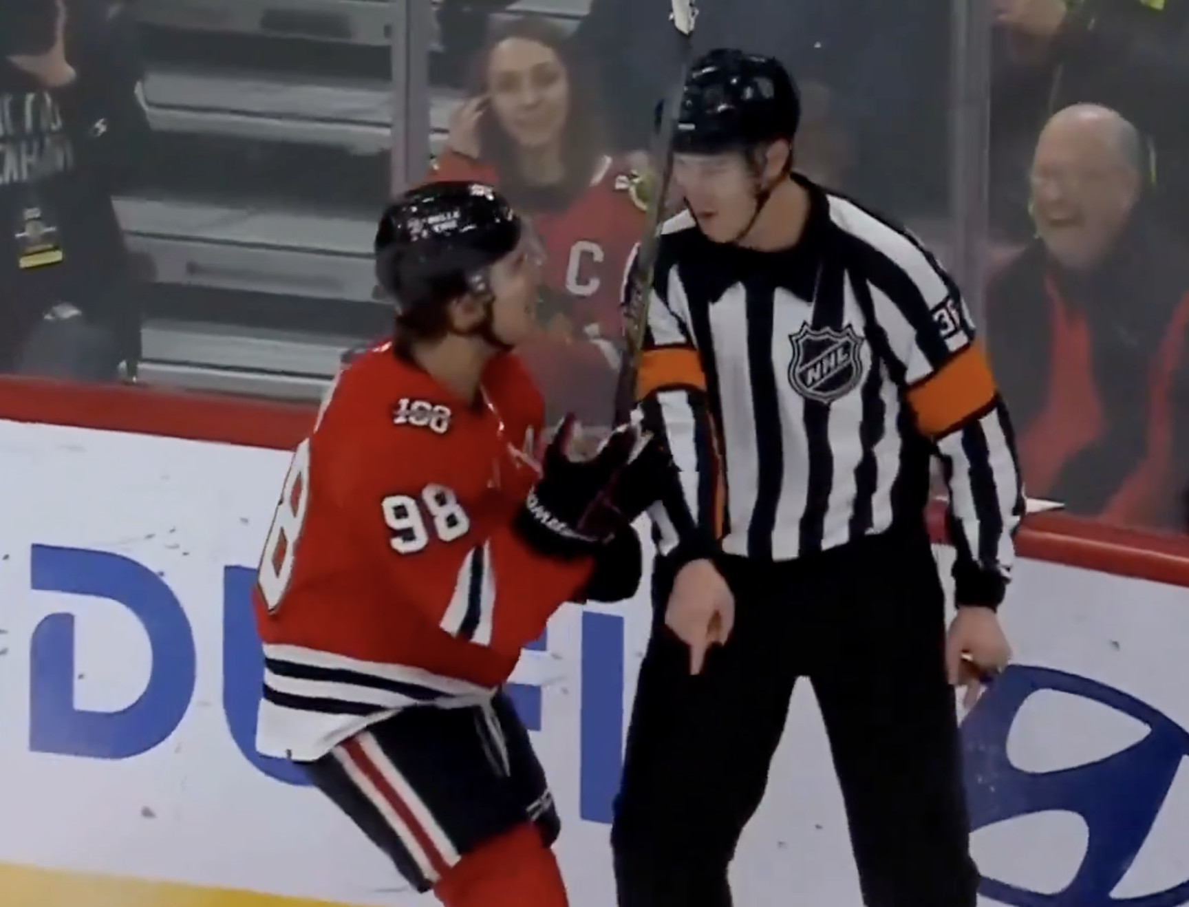 Top-5 : Connor Bedard s&#039;en prend à l&#039;officiel durant une séquence