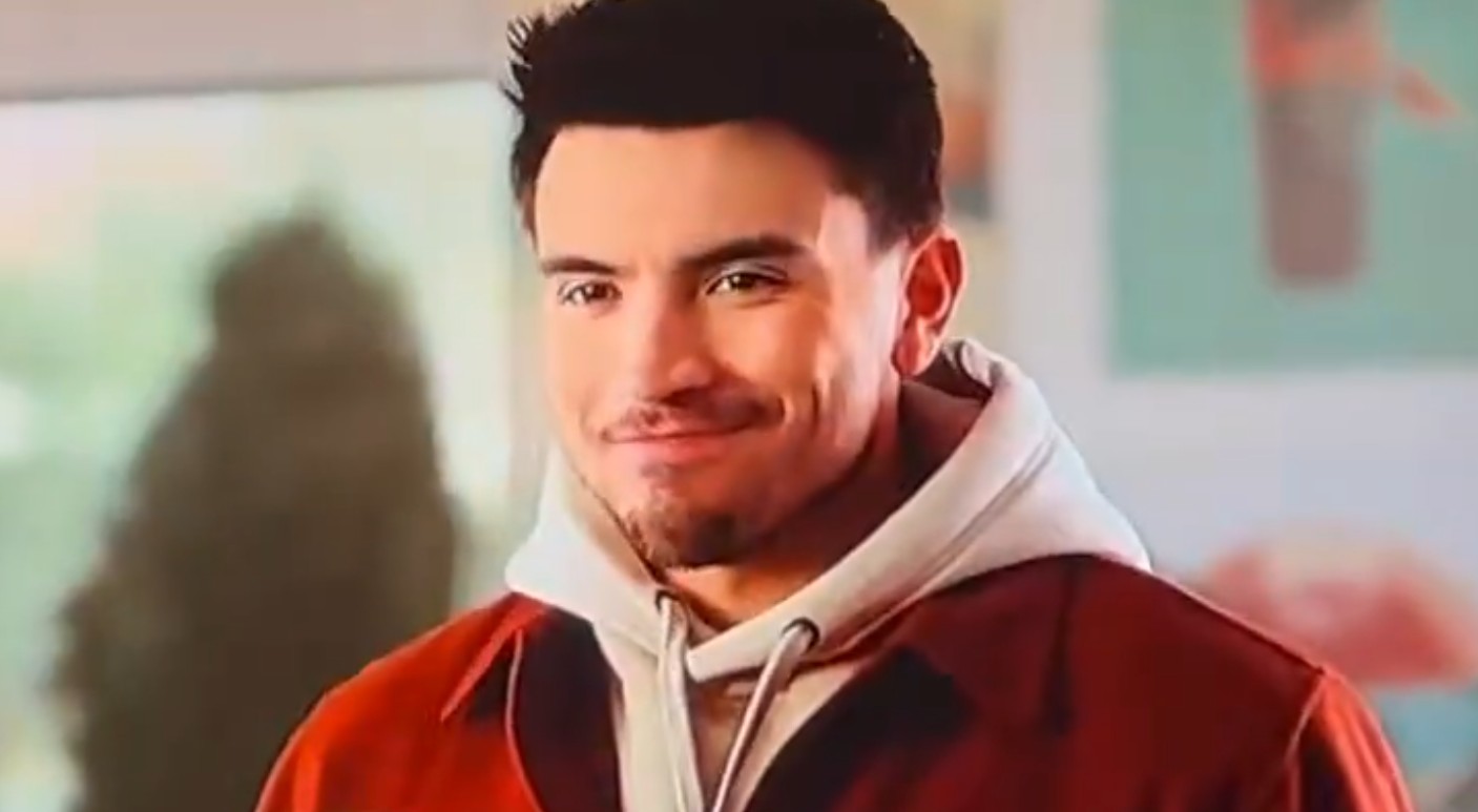 « Ça sent la... » : une nouvelle publicité (en français) pour Nick Suzuki