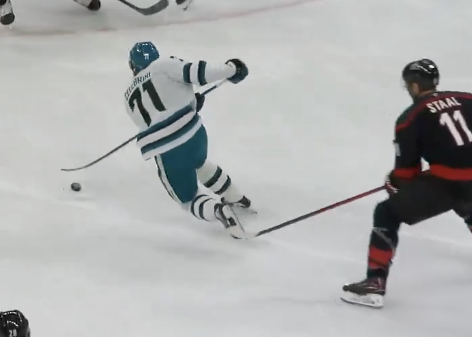 Top-5 : Celebrini statistiquement supérieur à McDavid au même âge