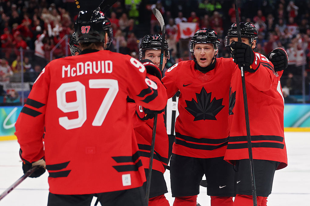 Nathan MacKinnon donne la victoire au Canada avec 35 secondes à jouer