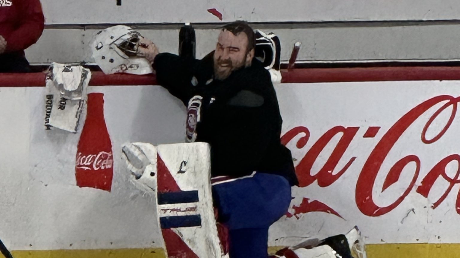 David Savard a joué au gardien pour Alex Newhook ce matin à Brossard