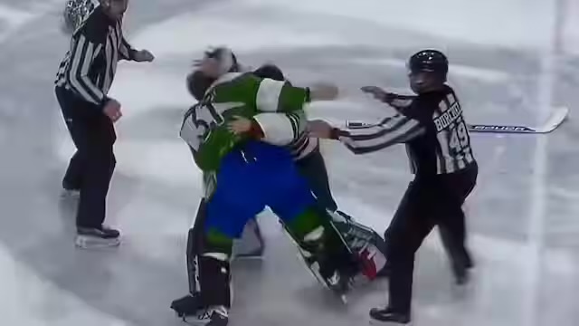 Un espoir du Canadien suspendu cinq matchs après un combat de gardiens