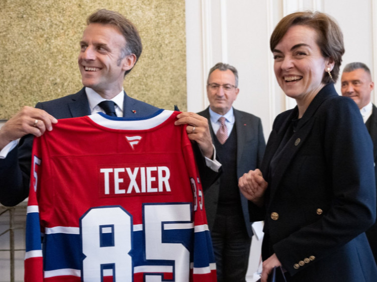 Emmanuel Macron... et son chandail d'Alexandre Texier