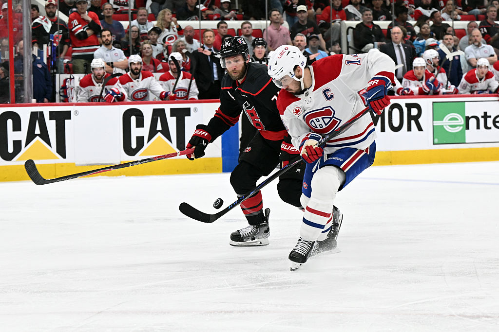 Rod Brind'Amour le dit : Jaccob Slavin n'a jamais aussi mal paru qu'hier soir