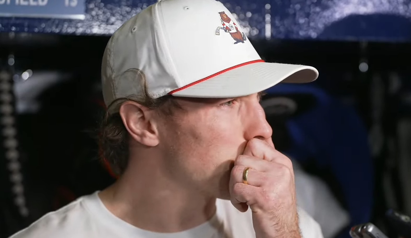 Brendan Gallagher en pleurs devant les médias : il demande une transaction au CH