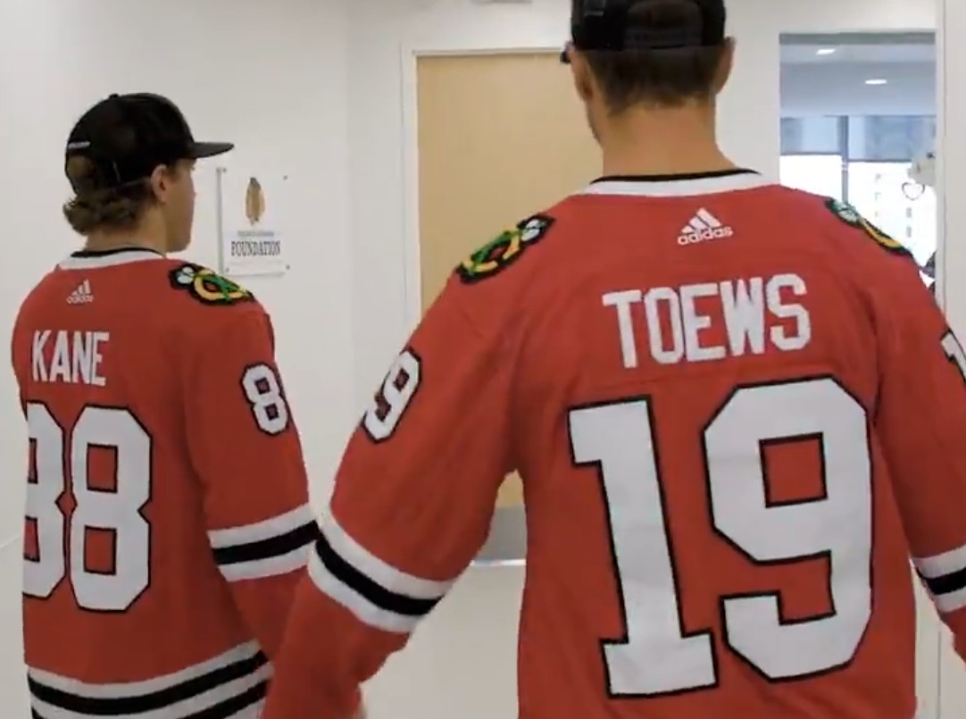 Jonathan Toews est « jaloux » de voir Patrick Kane retourner à Chicago