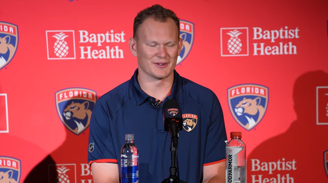 Leo Carlsson sera sûrement sous-payé, selon Brady Tkachuk