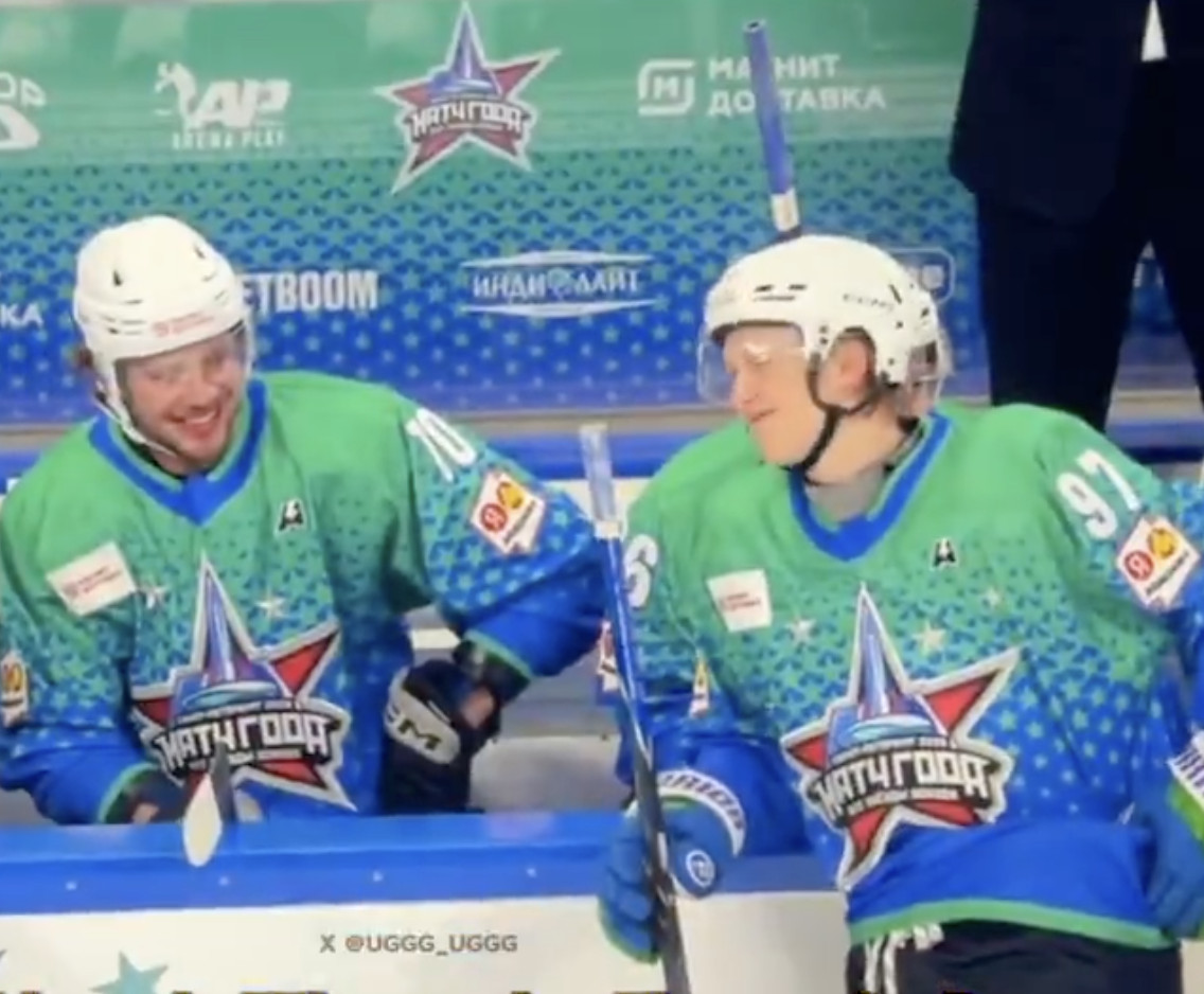 VIDÉO : des vedettes russes motivent Alex Zharovsky