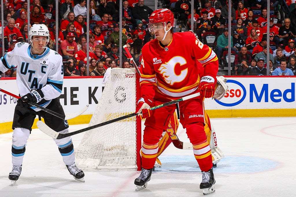Cible du CH : Zach Whitecloud et les plans des Flames pour lui