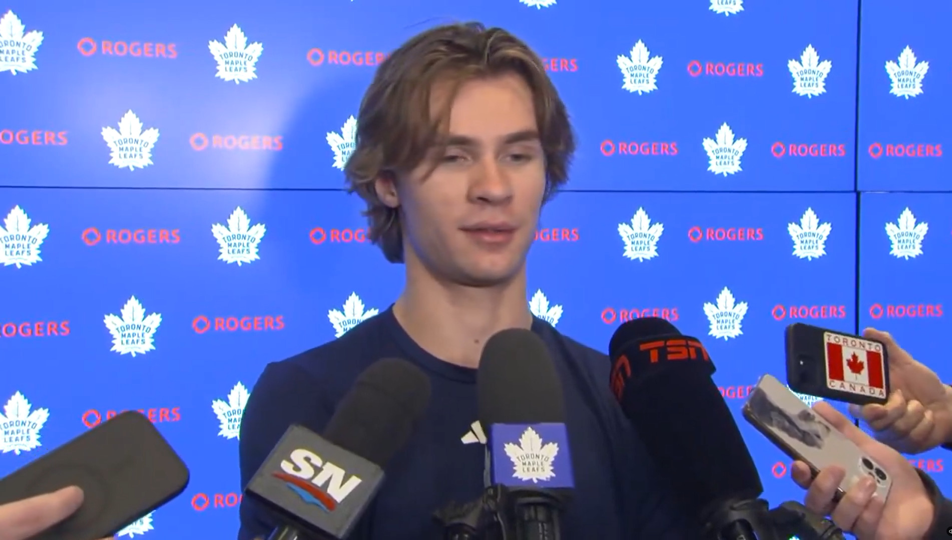 Gavin McKenna pointe (déjà) les médias du doigt à Toronto