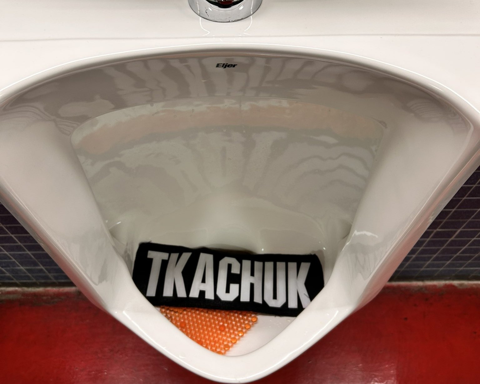 Retour à Ottawa : Brady Tkachuk s'est fait humilier par les partisans des Sens
